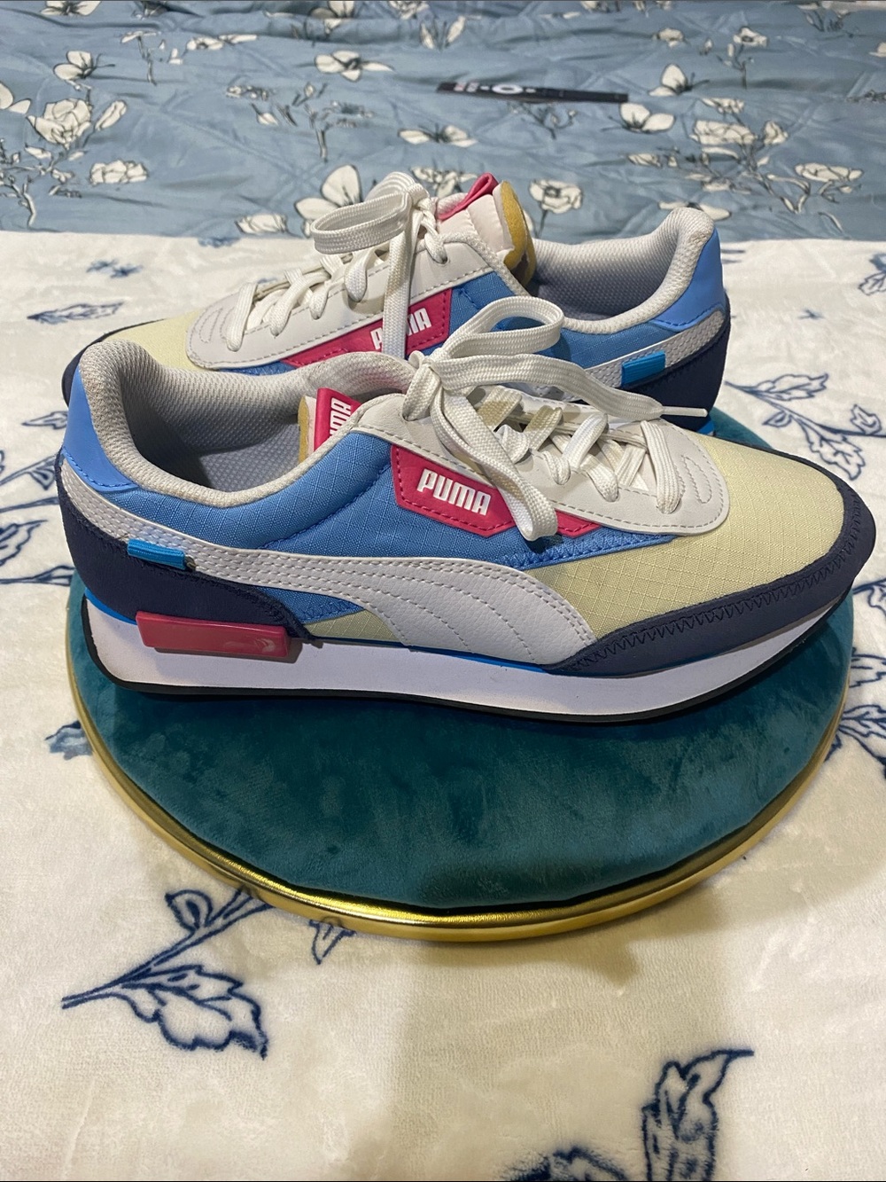 Puma Low-Top Sneakers in Blue, Pink & Cream US 9 EUC